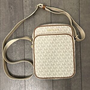 NWT! Michael Kors Jet Set Travel Crossbody Bag w/ Classic Logo Print in Vanilla